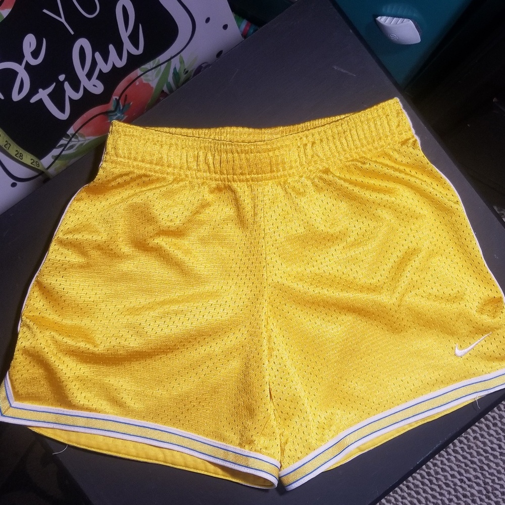 NIKE Mesh Shorts - Picture 1 of 5